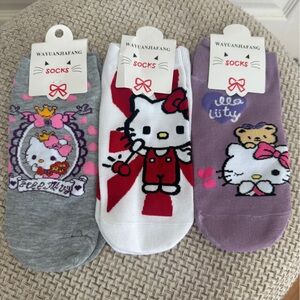 HELLO KITTY ANKLE SOCKS, Three Pairs.
Fits women SZ 5-8
